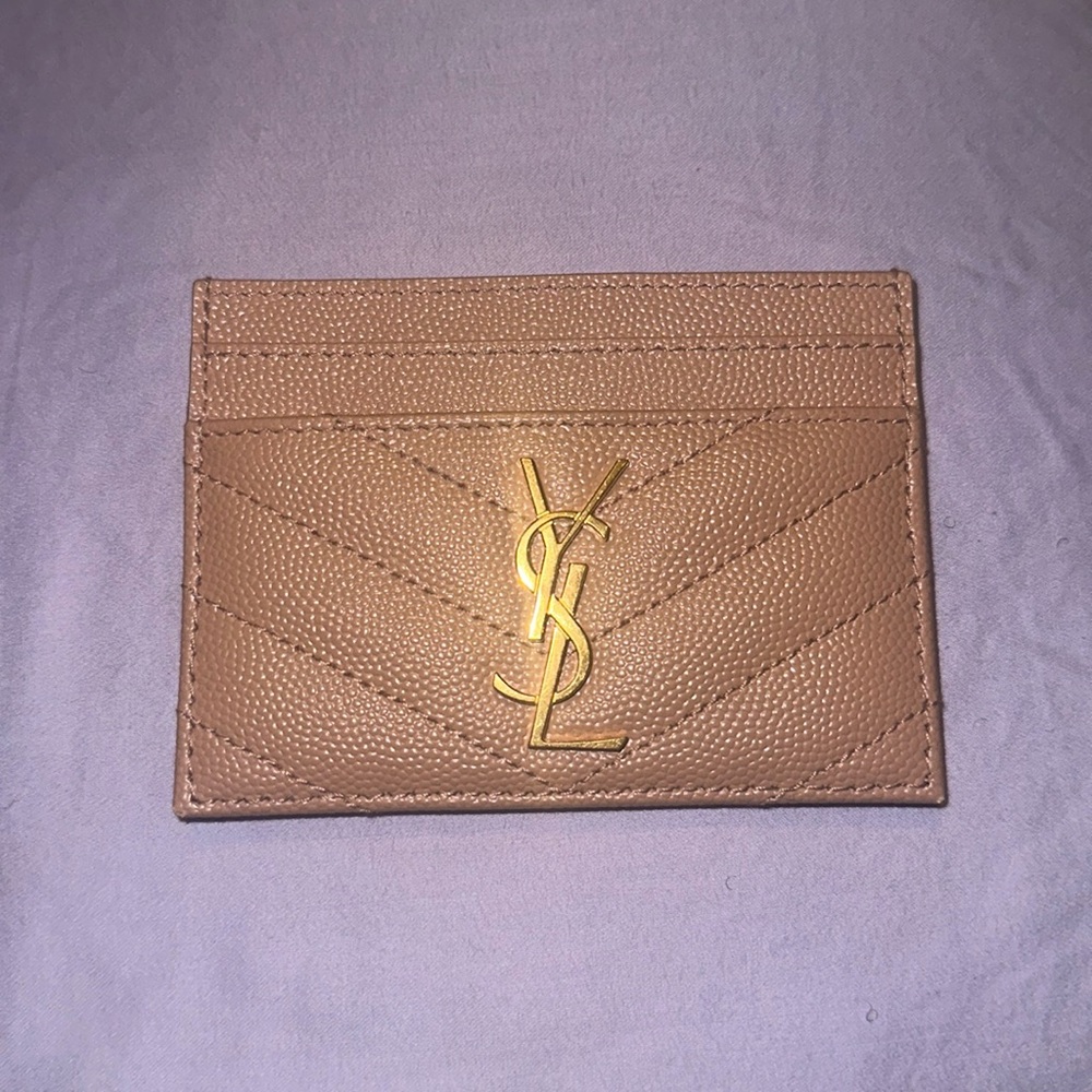 YSL CASSANDRE MATELASSÉ CARD CASE IN GRAIN DE POUDRE LEATHER (VINTAGE PEACH)
